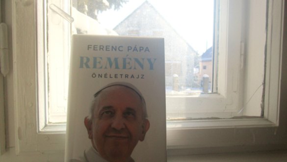 mindannyiunk-papaja-konyvajanlo-a-remenyhez