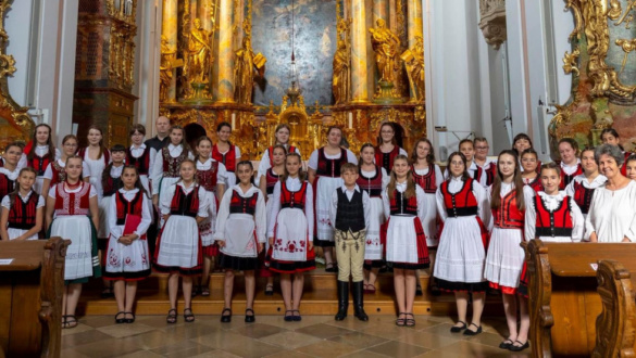 segiteni-vagyasbol-a-sok-dijat-nyert-korusig-interju-az-alapitokkal